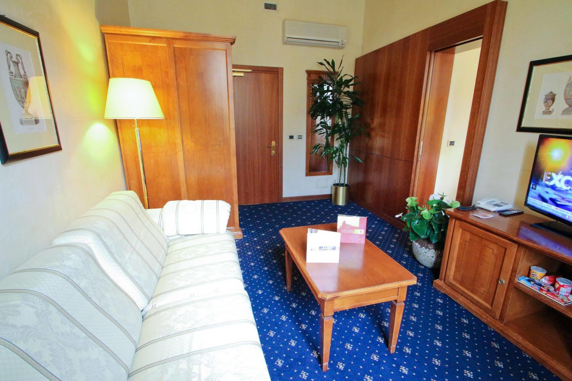 Una Hotels Empire Roma Bagian luar foto