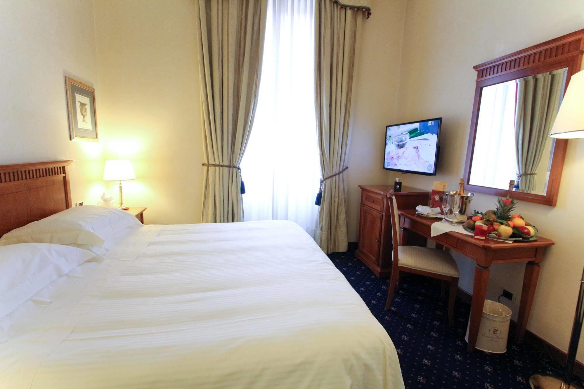 Una Hotels Empire Roma Bagian luar foto